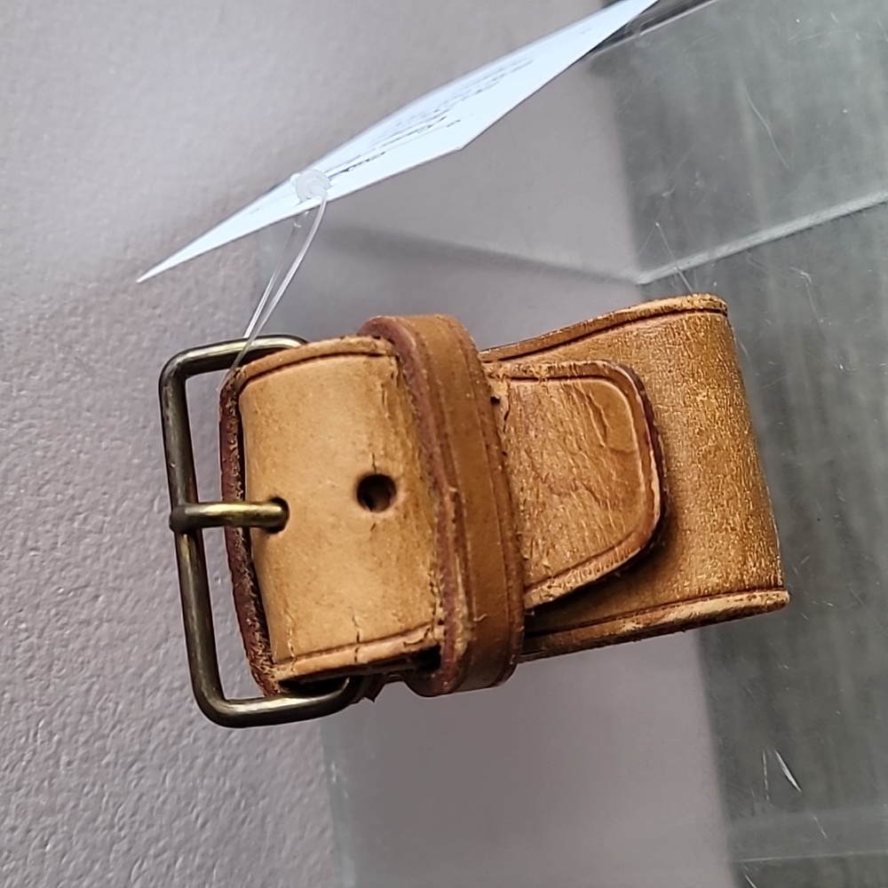 Authentic Louis Vuitton poignet strap holder